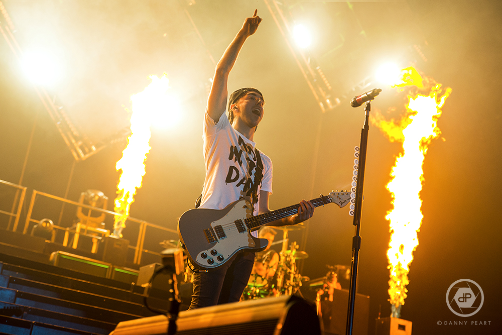 All Time Low and guests are poppin’ champaign at Manchester Arena!
